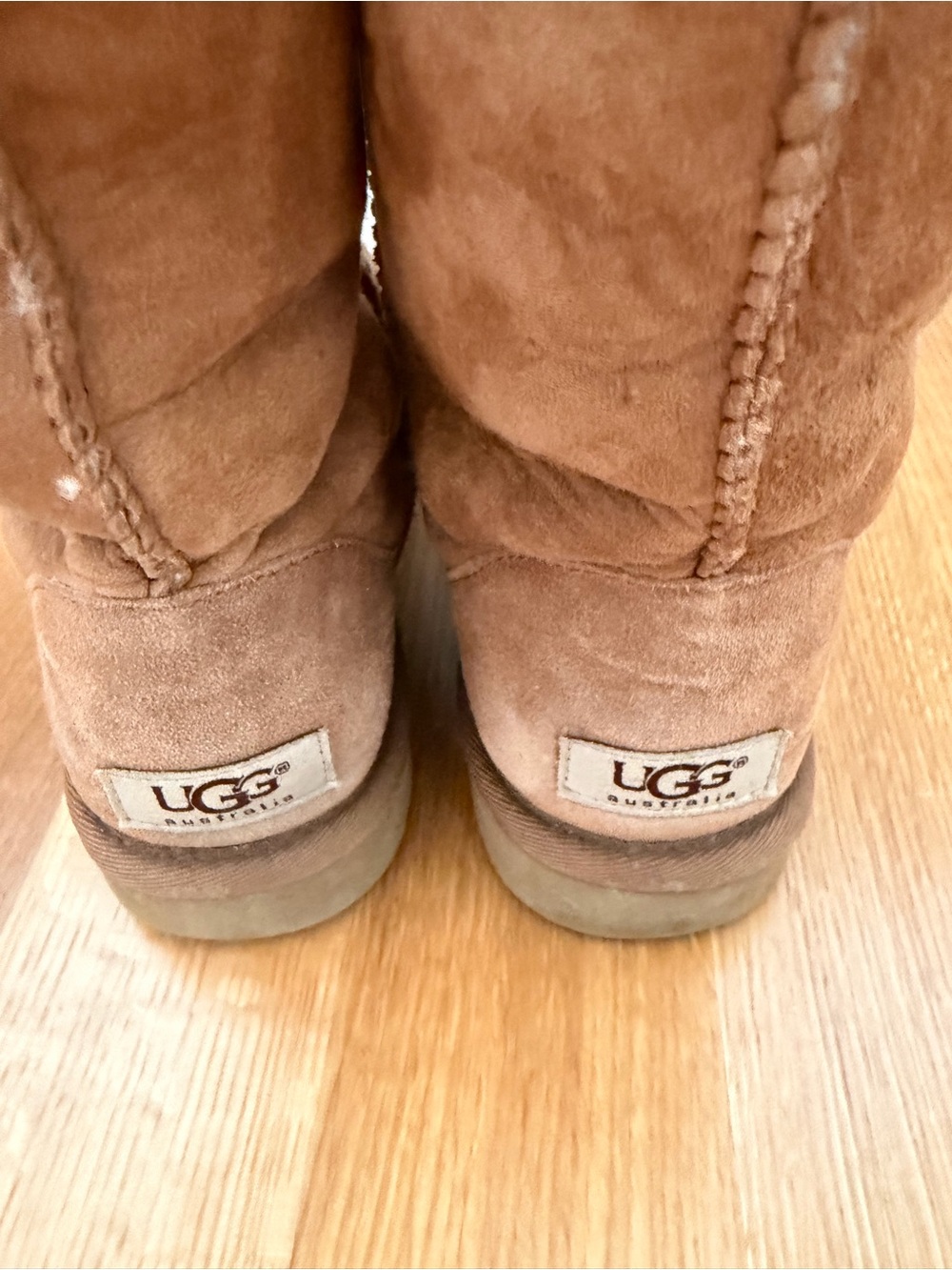 UGG Classic Short Women's Chestnut Suede Shearling Boots - Picture 4 of 6